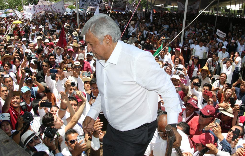 Informa AMLO en Zacatelco que trabajará junto al sector privado